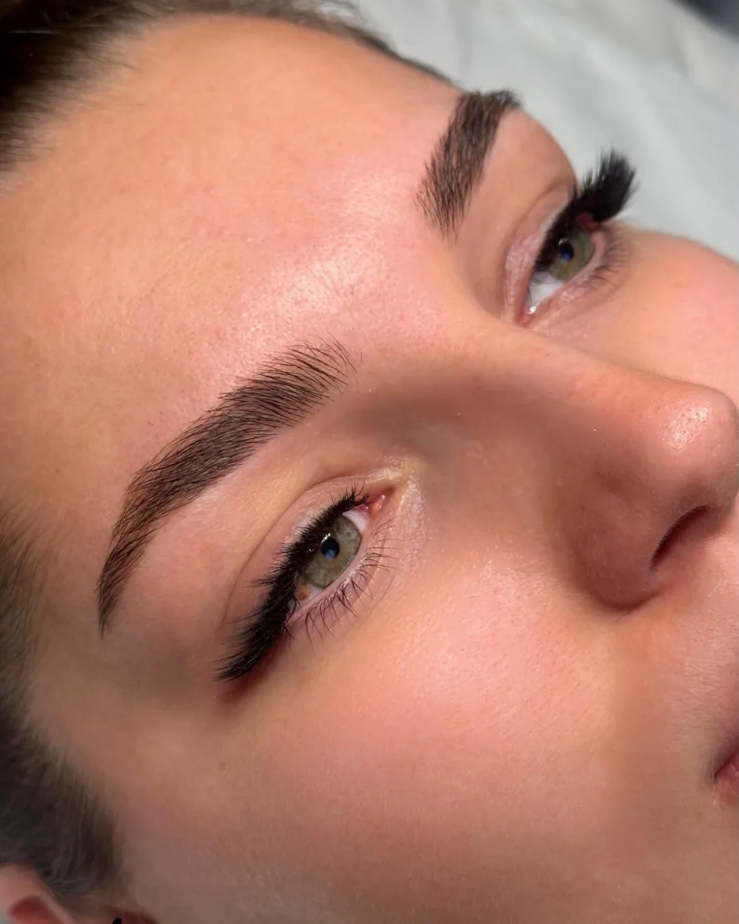 Gene definite după lash lift, detaliu de aproape